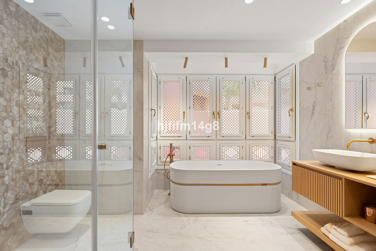 3 Bedroom Apartment for Sale in Estepona — view 10