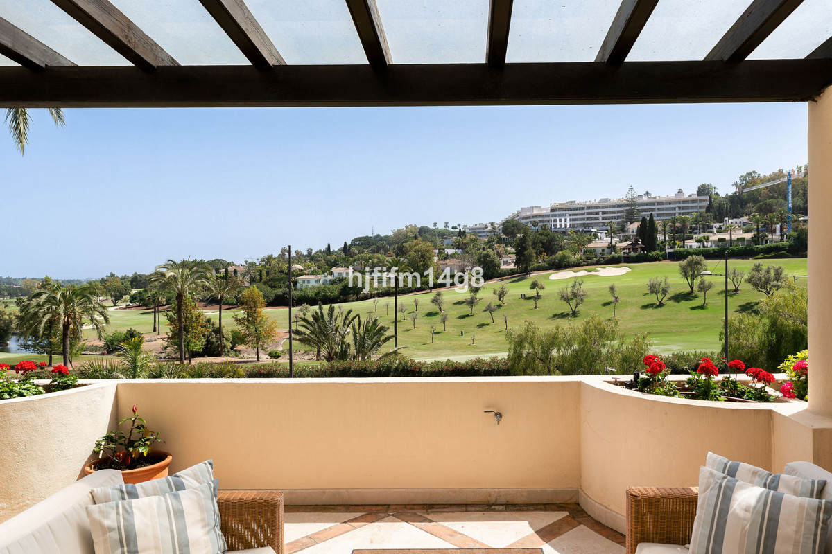 3 Bedroom Apartment for Sale in Nueva Andalucía — 2