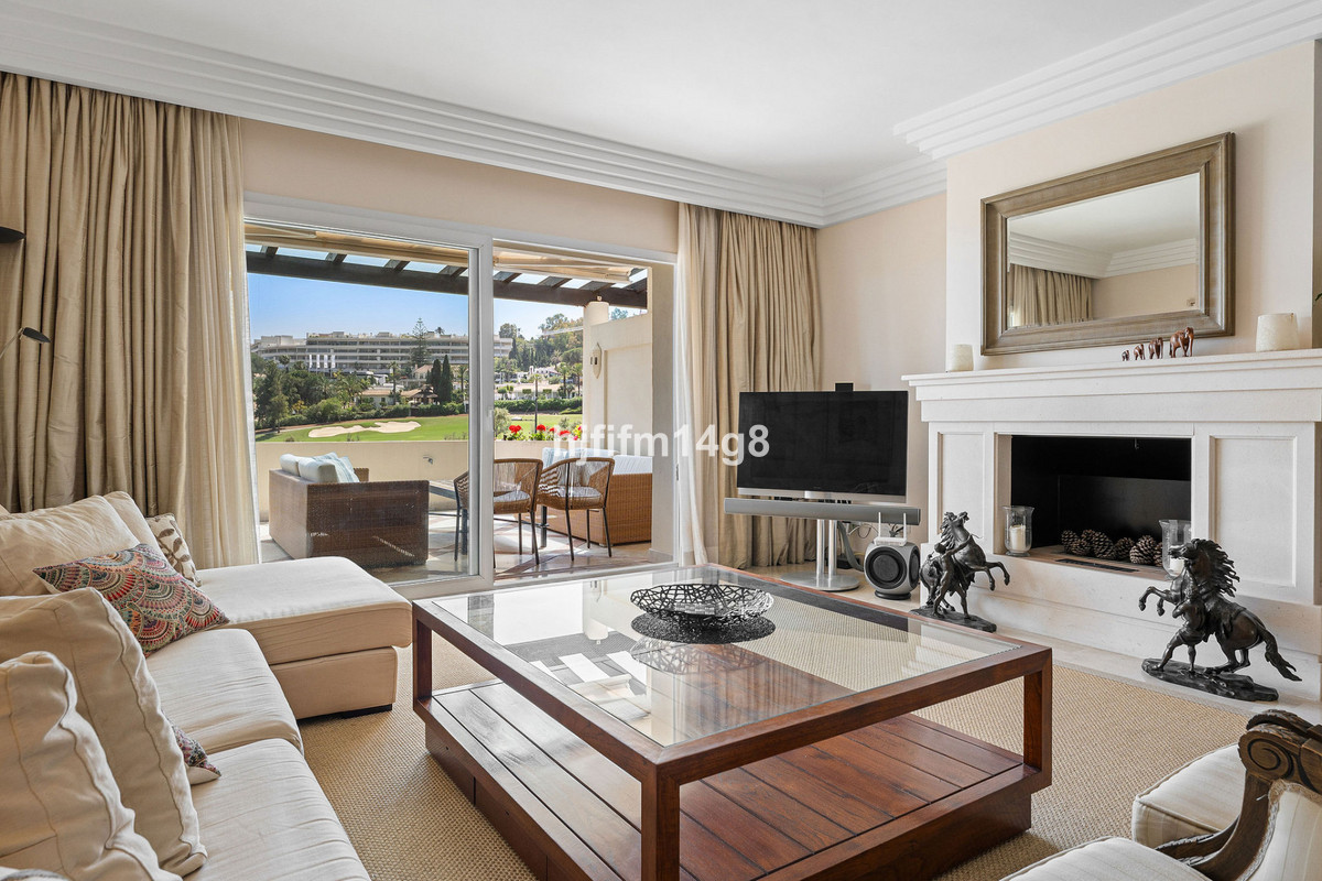 3 Bedroom Apartment for Sale in Nueva Andalucía — 6