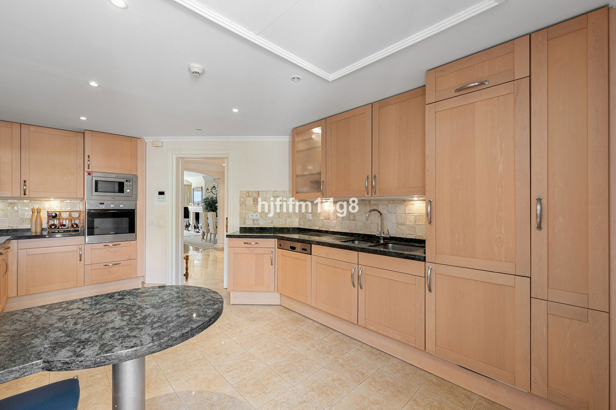 3 Bedroom Apartment for Sale in Nueva Andalucía — 7