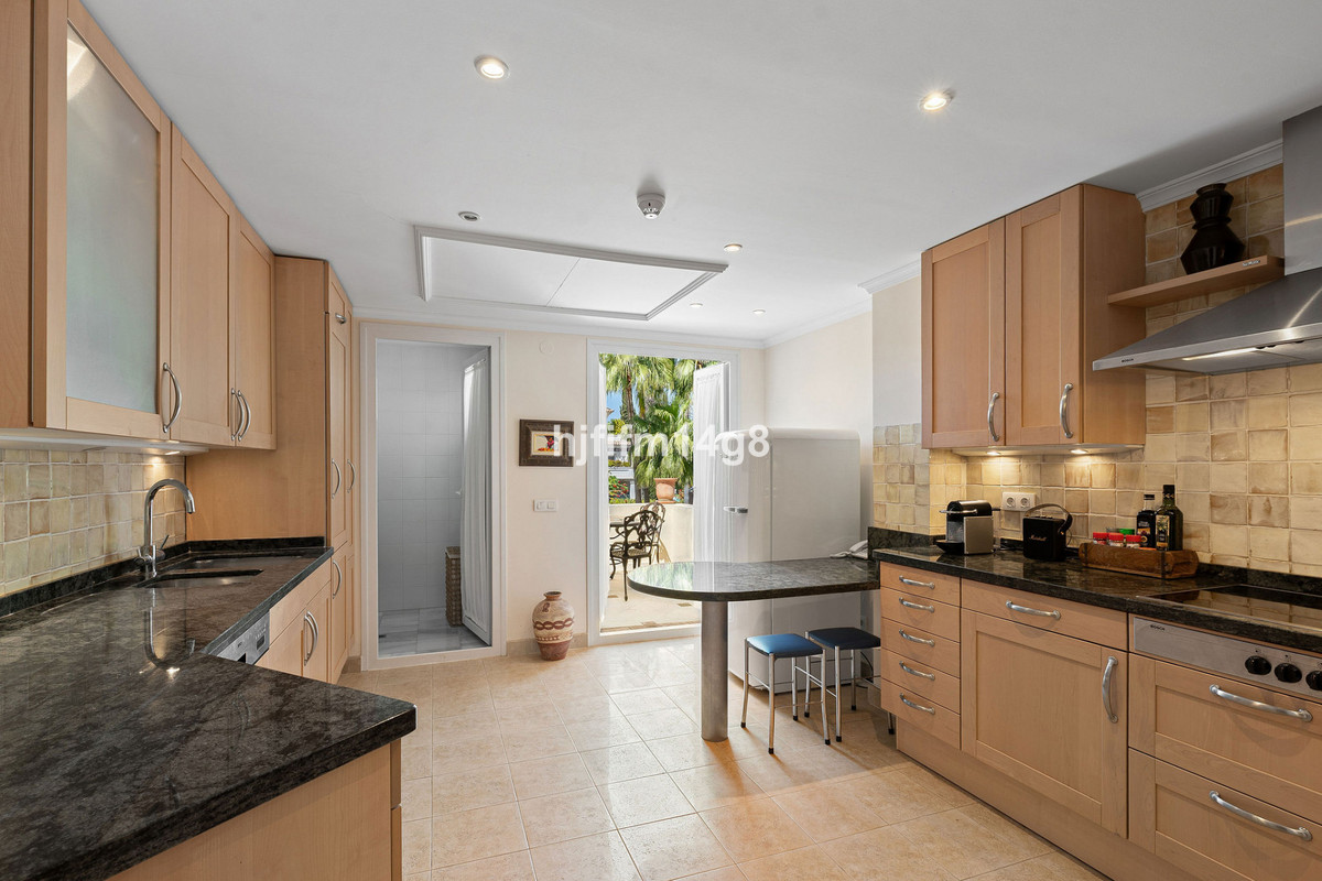 3 Bedroom Apartment for Sale in Nueva Andalucía — 8