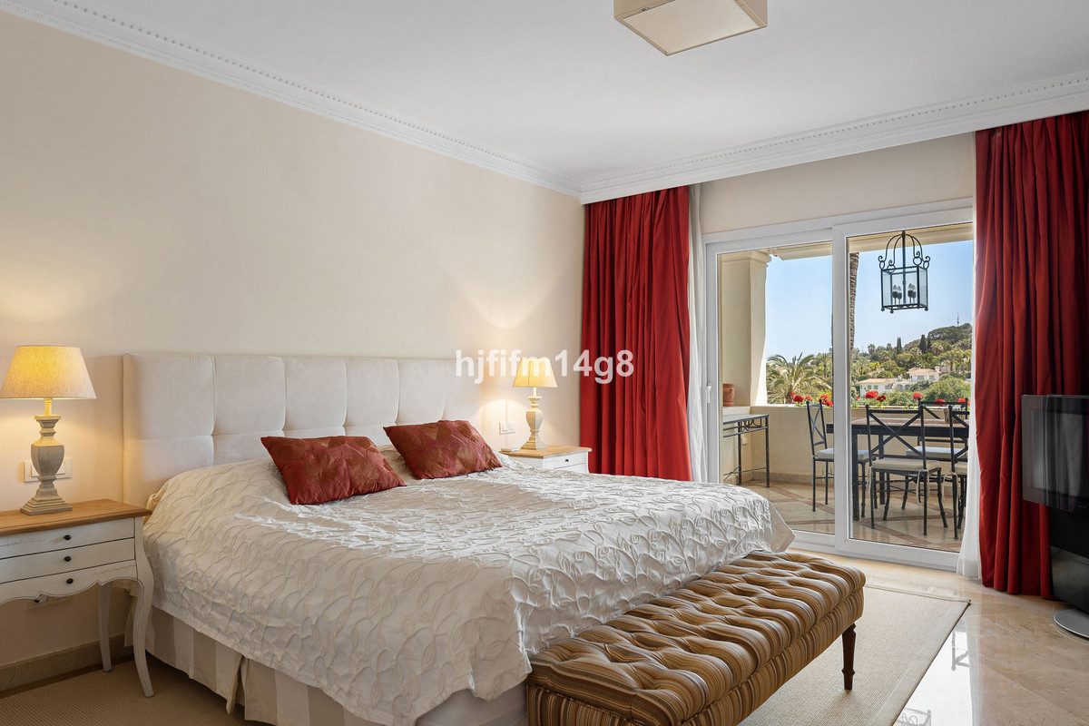 3 Bedroom Apartment for Sale in Nueva Andalucía — view 10