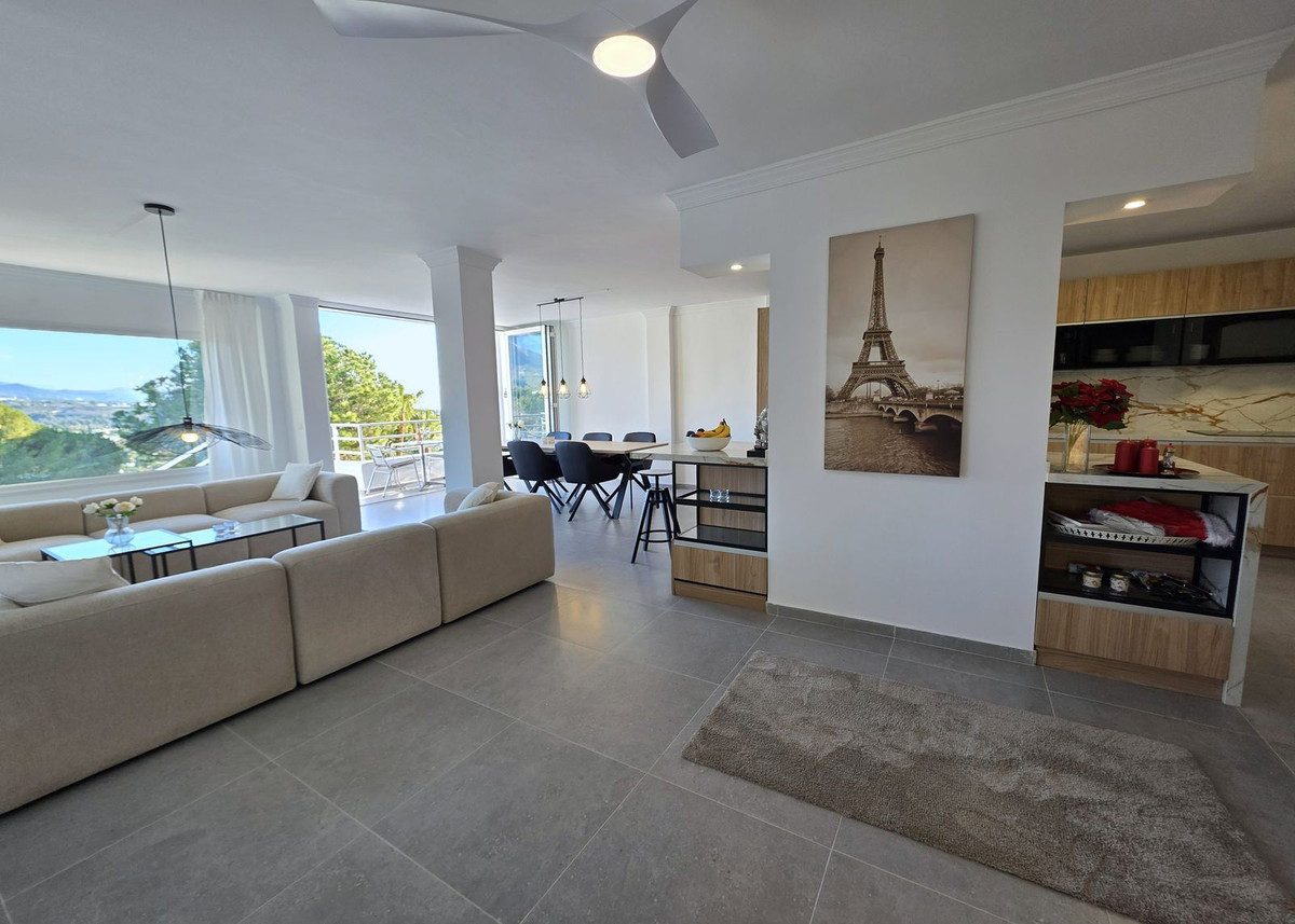 3 Bedroom Apartment for Sale in Nueva Andalucía — 2