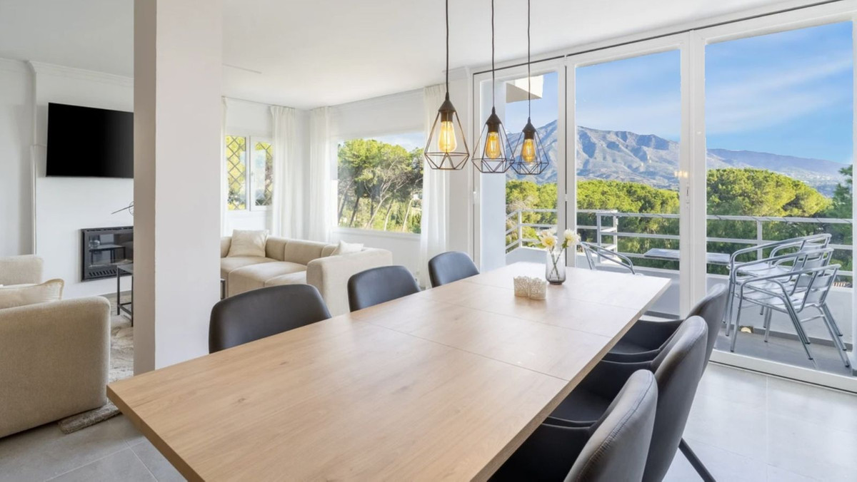 3 Bedroom Apartment for Sale in Nueva Andalucía — 3