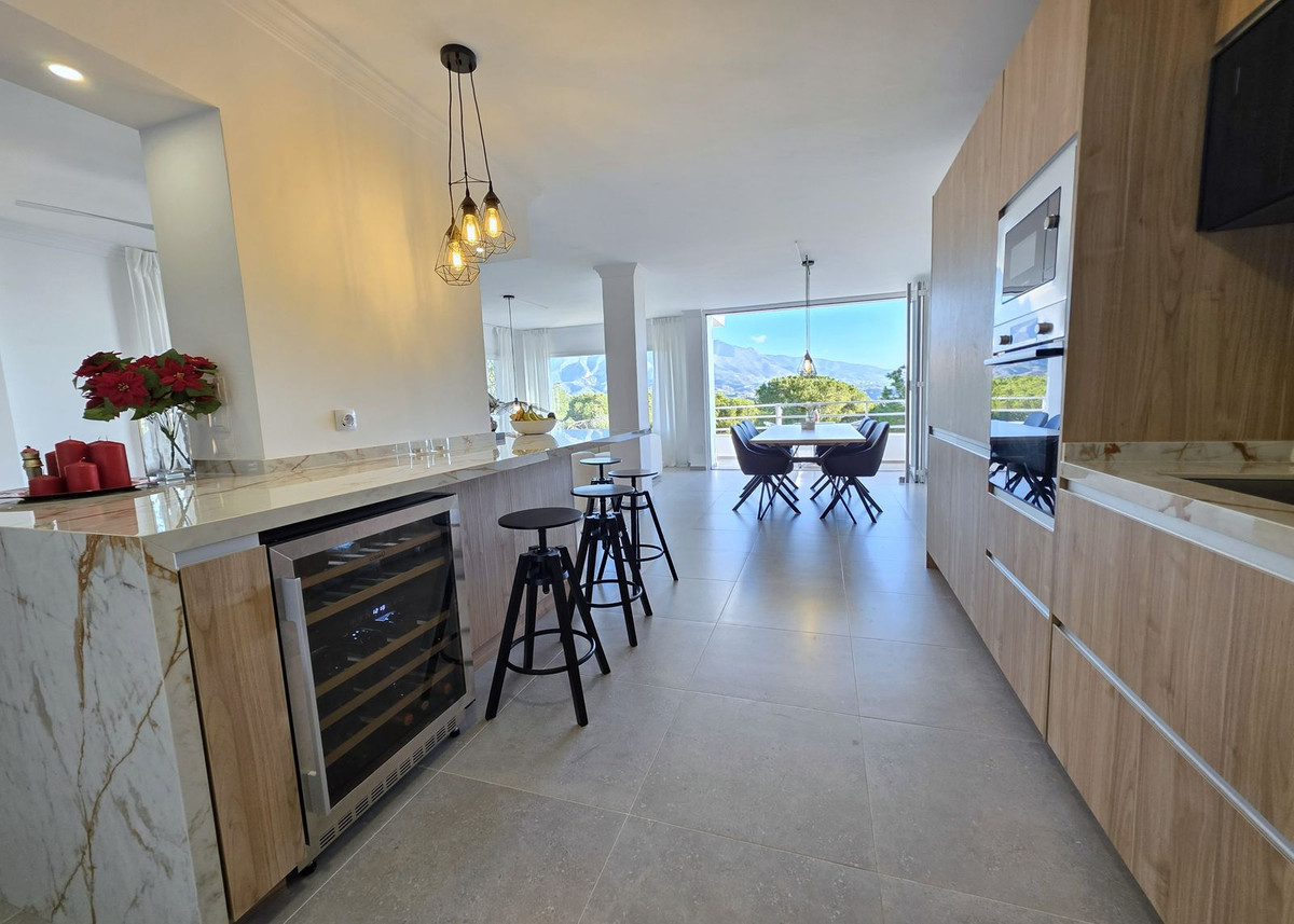 3 Bedroom Apartment for Sale in Nueva Andalucía — 4