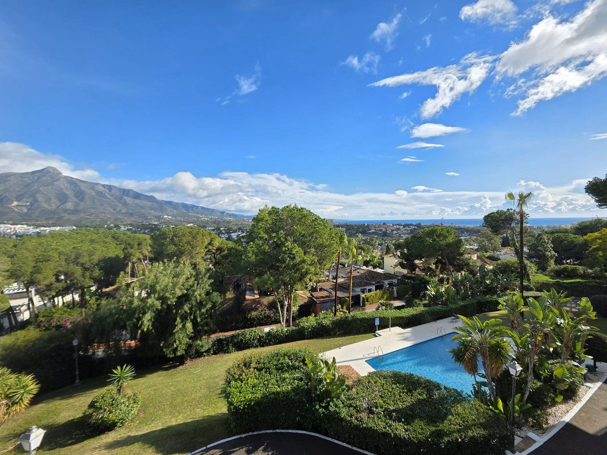 3 Bedroom Apartment for Sale in Nueva Andalucía — 5