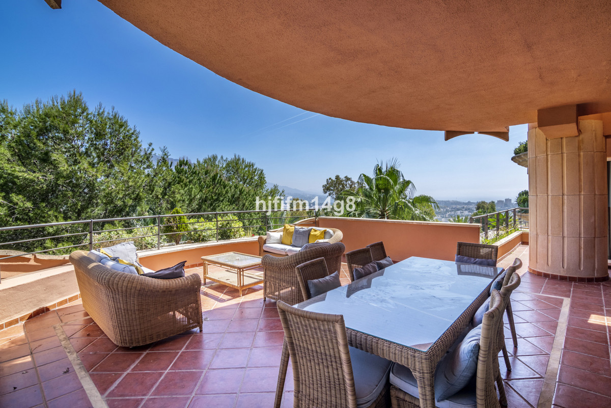 4 Bedroom Apartment for Sale in Nueva Andalucía