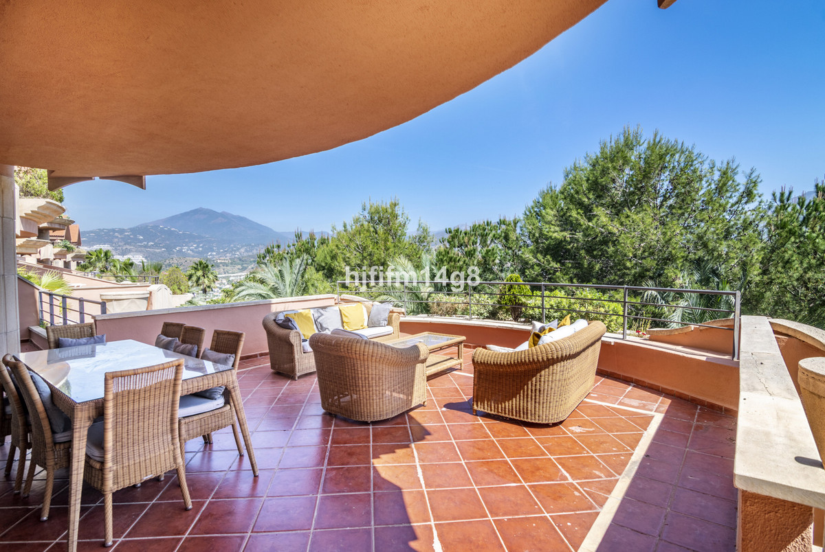 4 Bedroom Apartment for Sale in Nueva Andalucía — 2