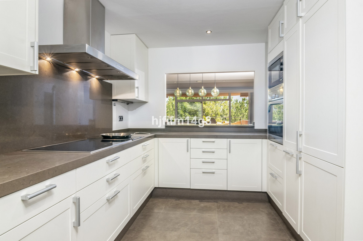 4 Bedroom Apartment for Sale in Nueva Andalucía — 6
