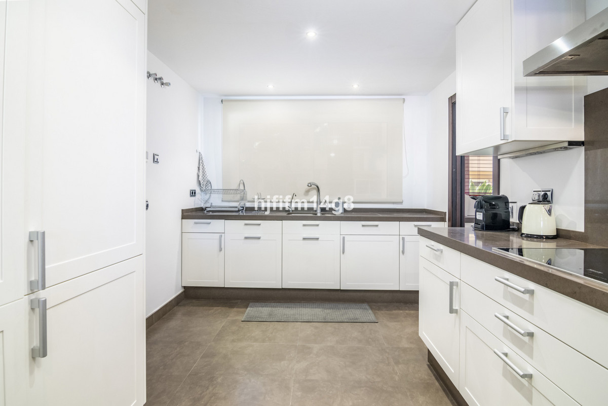 4 Bedroom Apartment for Sale in Nueva Andalucía — 7
