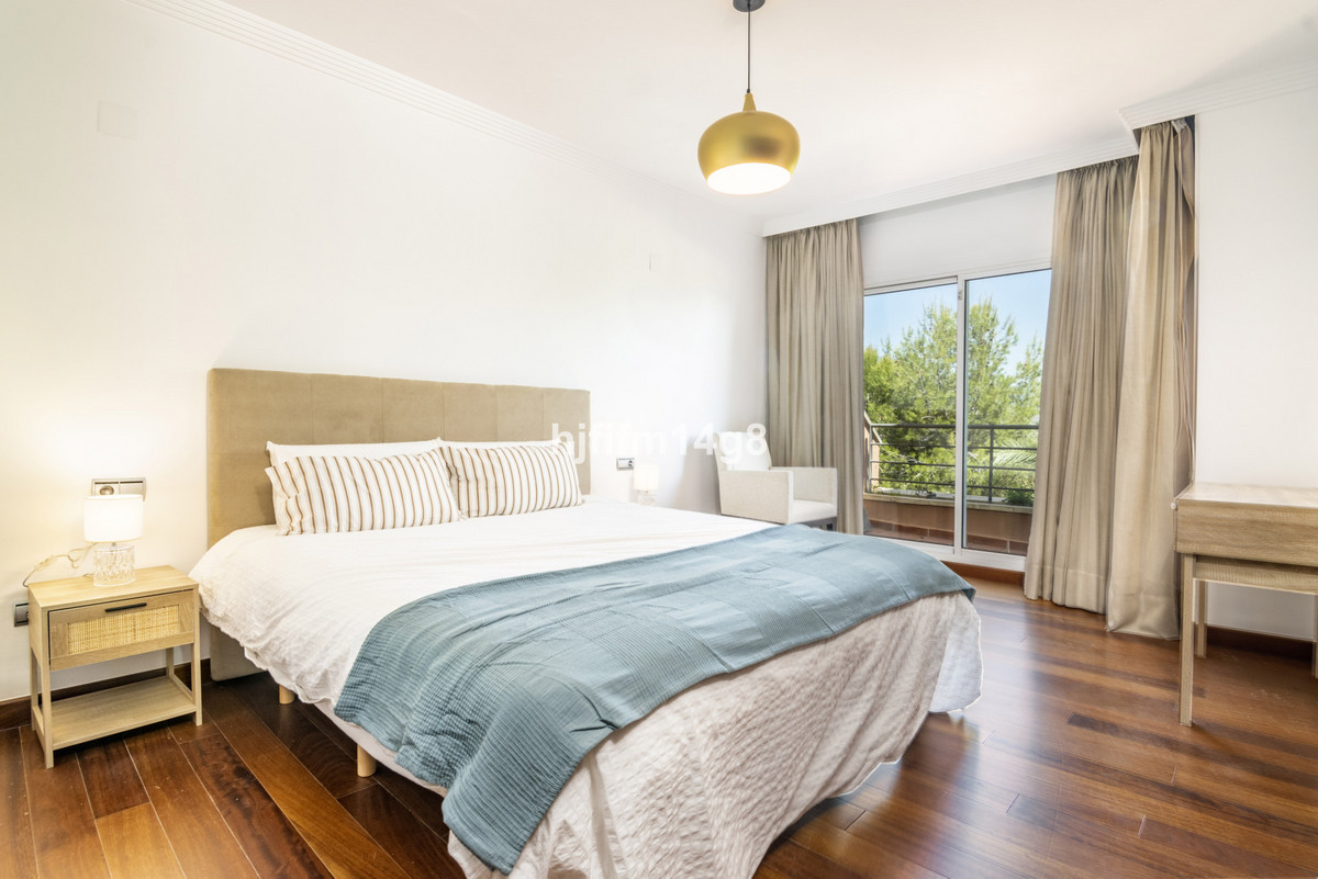 4 Bedroom Apartment for Sale in Nueva Andalucía — 8