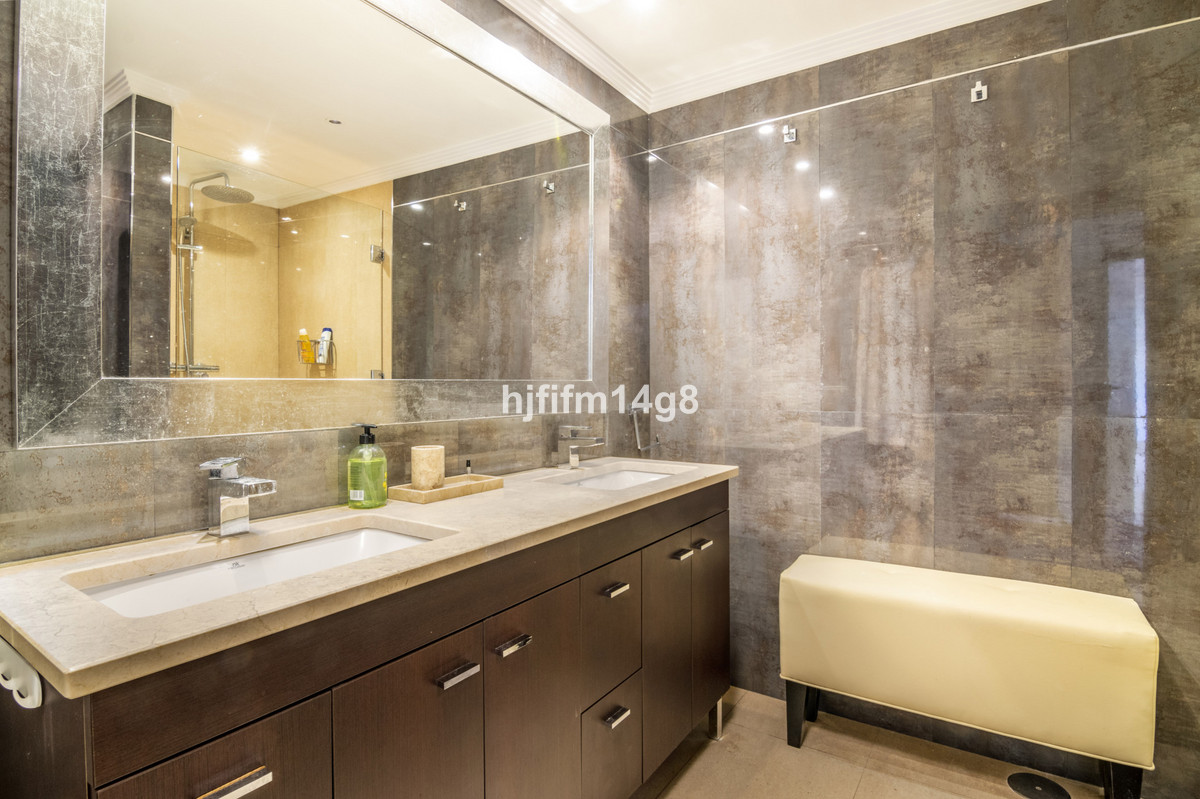 4 Bedroom Apartment for Sale in Nueva Andalucía — 9