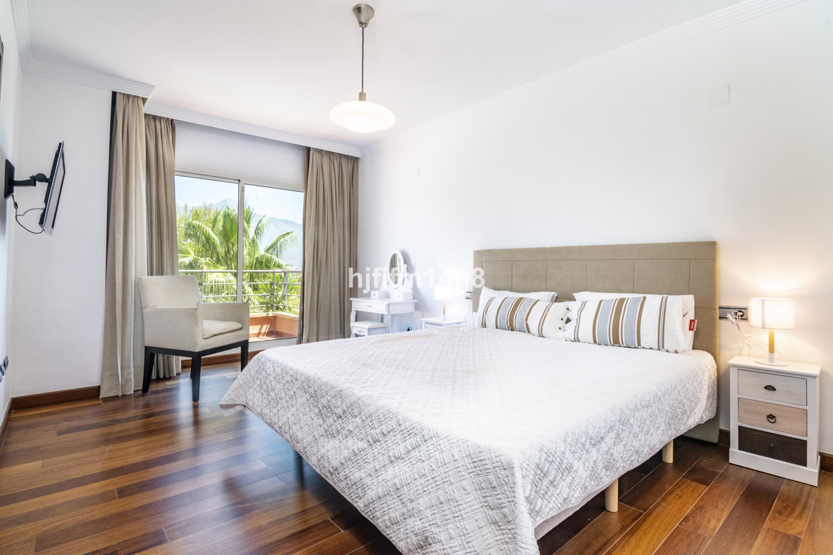 4 Bedroom Apartment for Sale in Nueva Andalucía — view 10