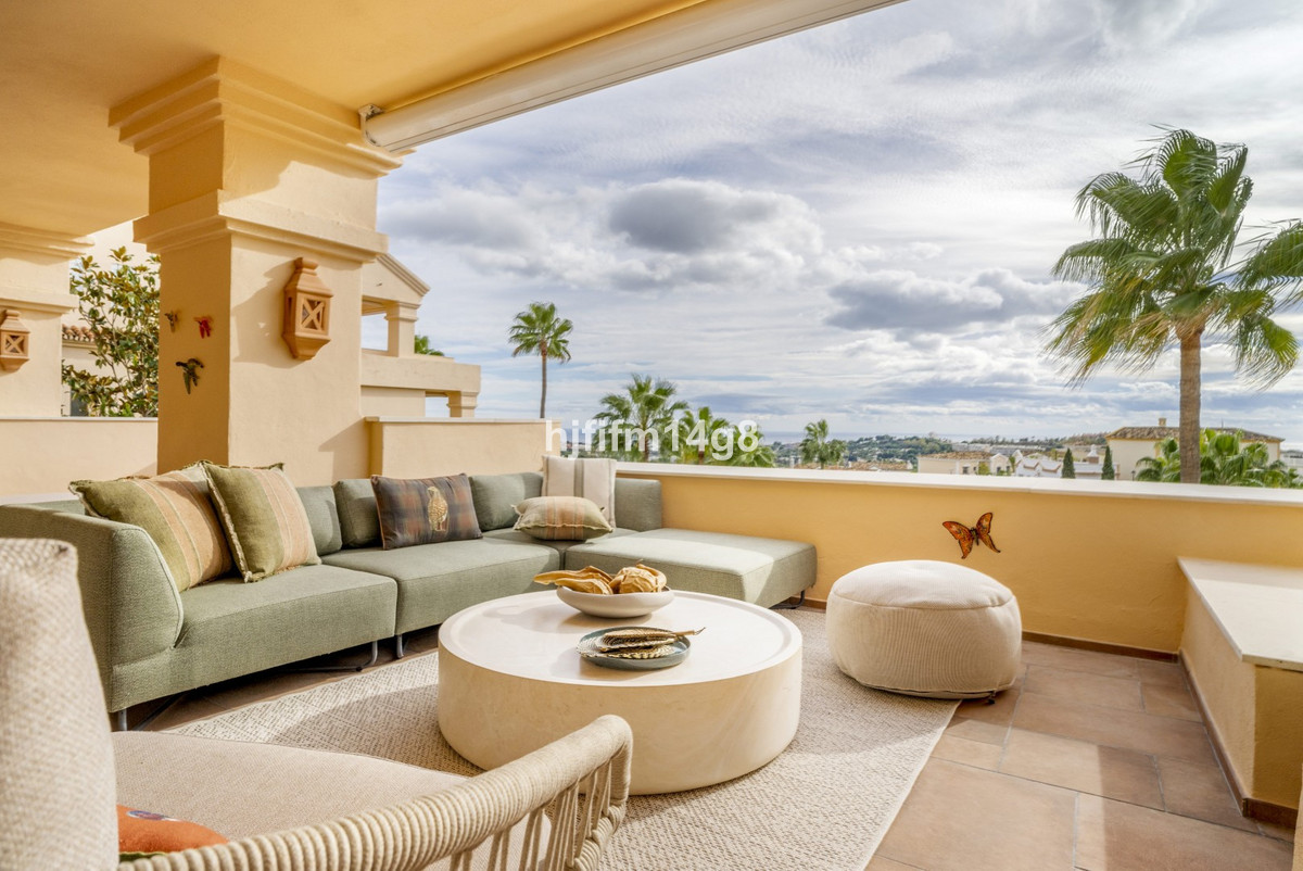 4 Bedroom Apartment for Sale in Nueva Andalucía — 2