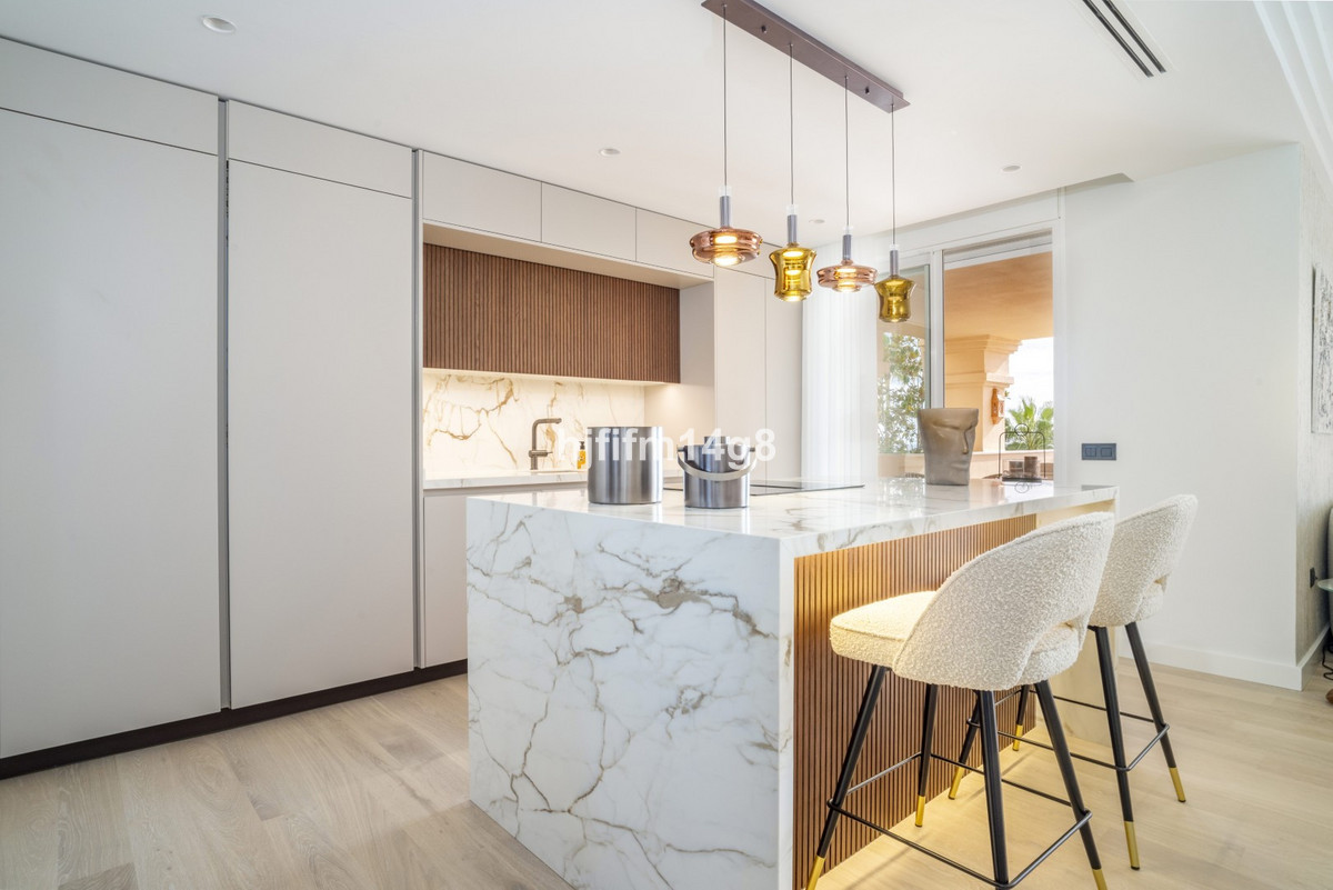 4 Bedroom Apartment for Sale in Nueva Andalucía — 8