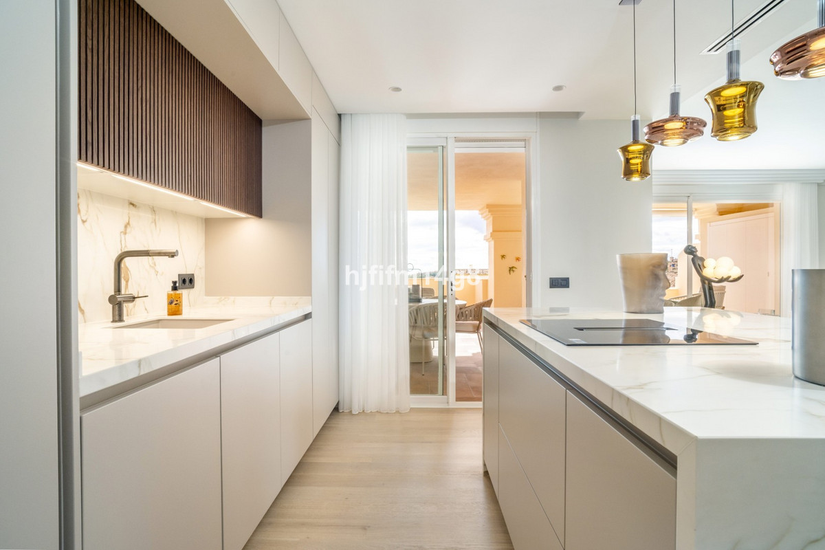 4 Bedroom Apartment for Sale in Nueva Andalucía — 9