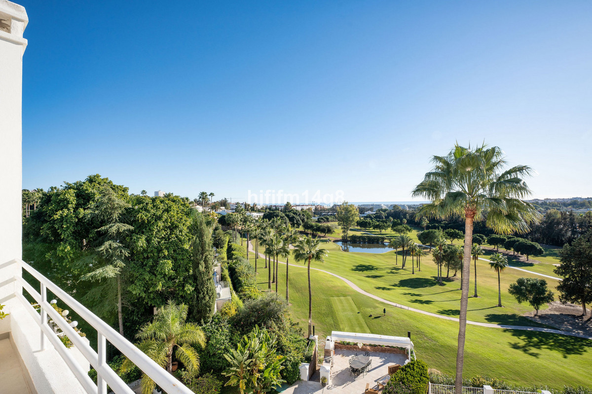 5 Bedroom Apartment for Sale in Nueva Andalucía