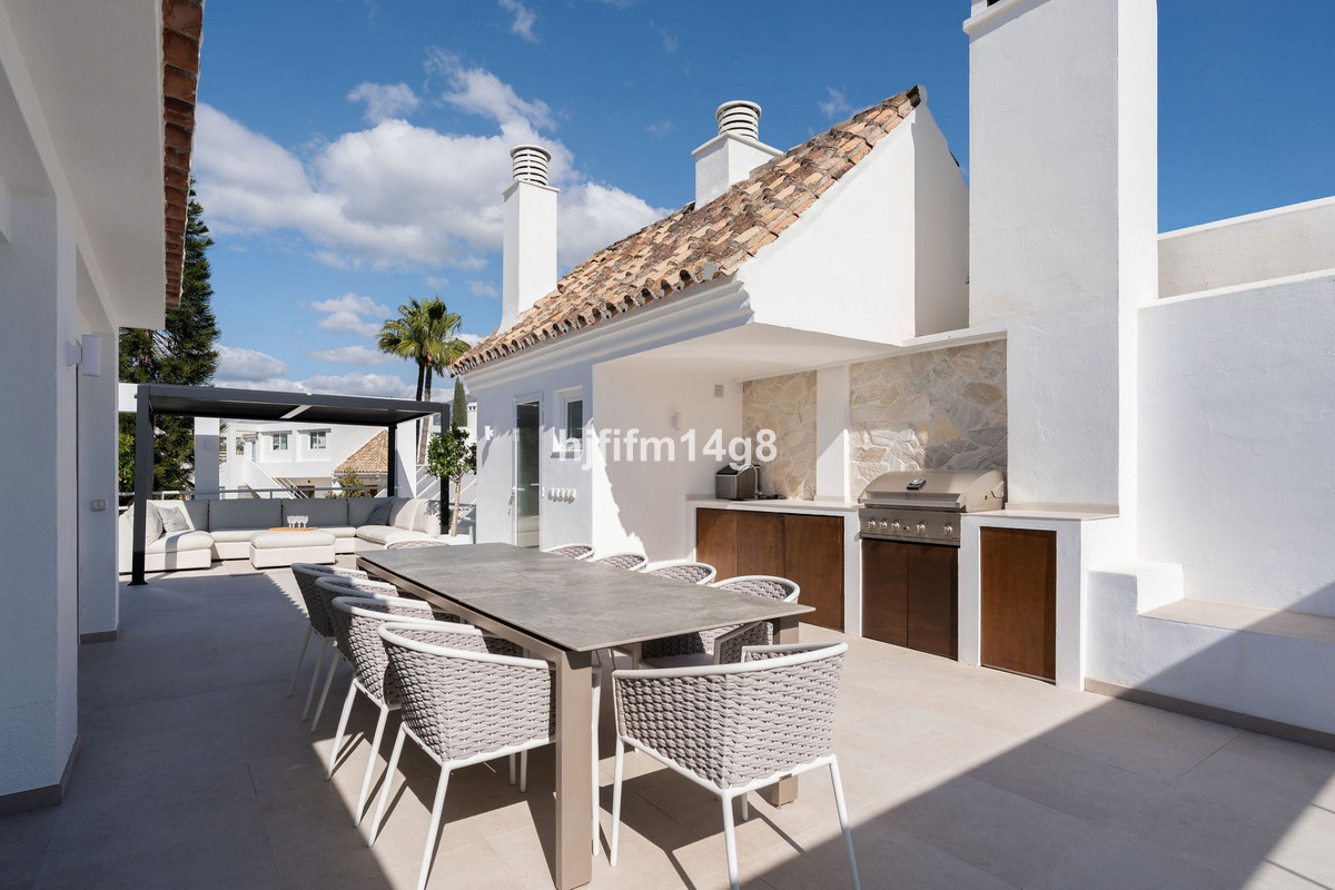 5 Bedroom Apartment for Sale in Nueva Andalucía — 3