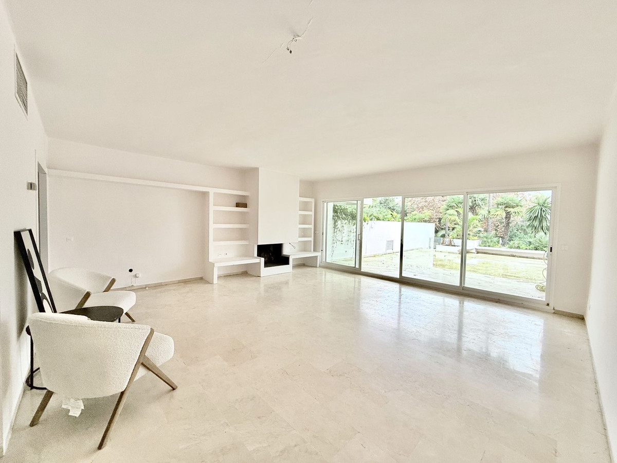 1 Bedroom Apartment for Sale in The Golden Mile — 3