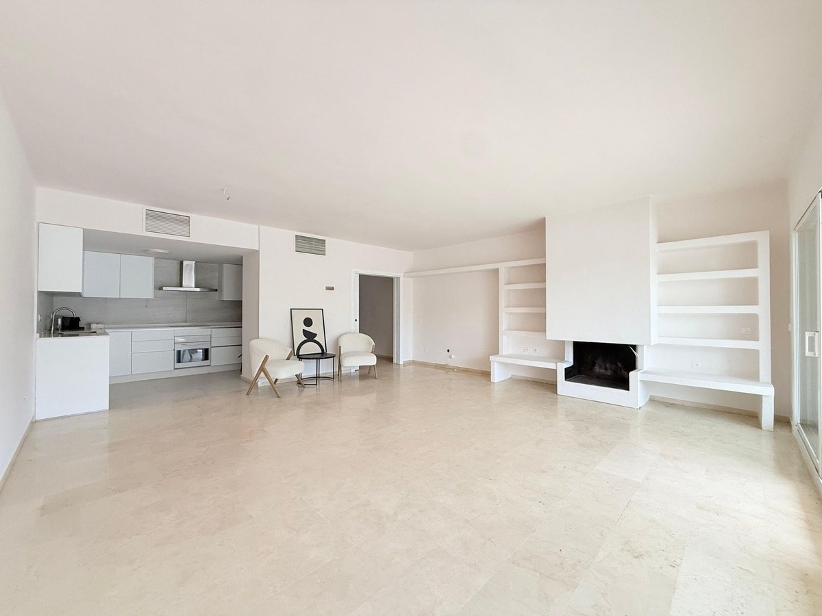 1 Bedroom Apartment for Sale in The Golden Mile — 4