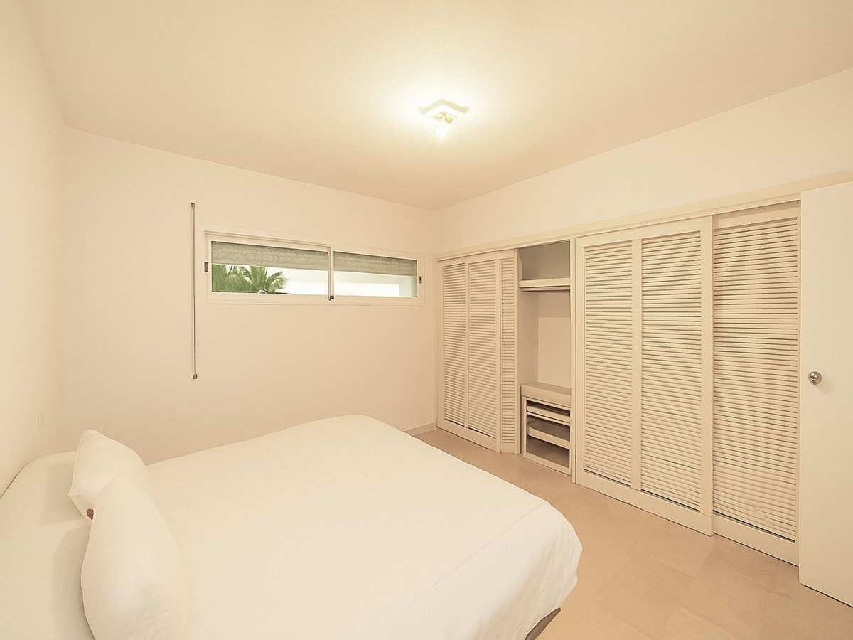 1 Bedroom Apartment for Sale in The Golden Mile — view 10