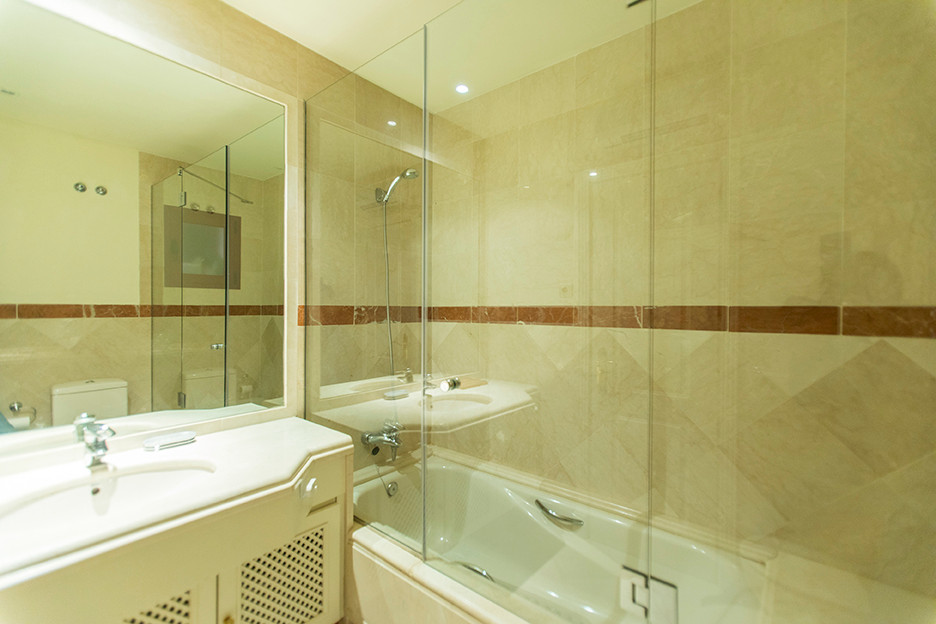 3 Bedroom Apartment for Sale in Marbella — view 10