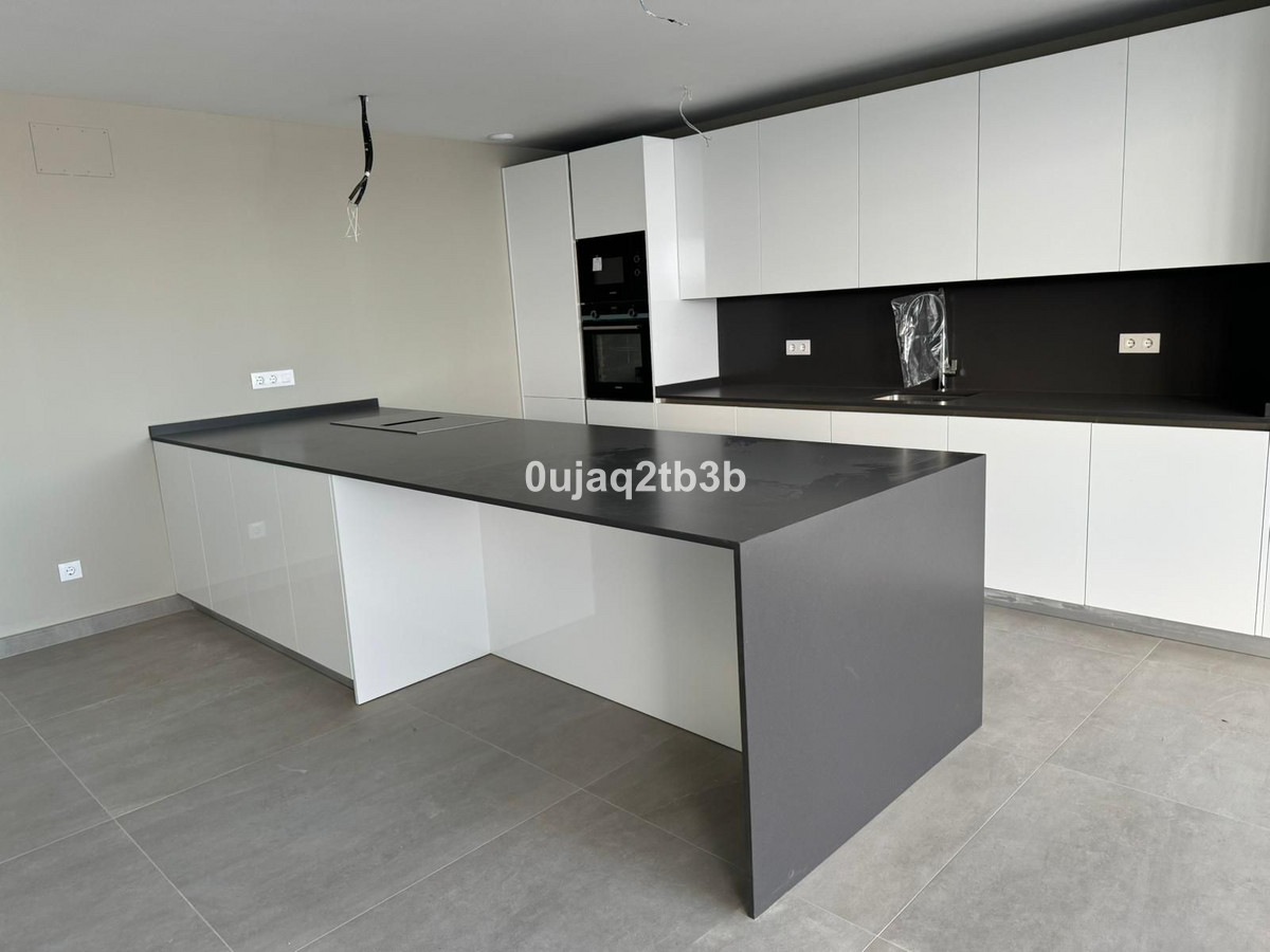 3 Bedroom Apartment for Sale in Estepona — 2