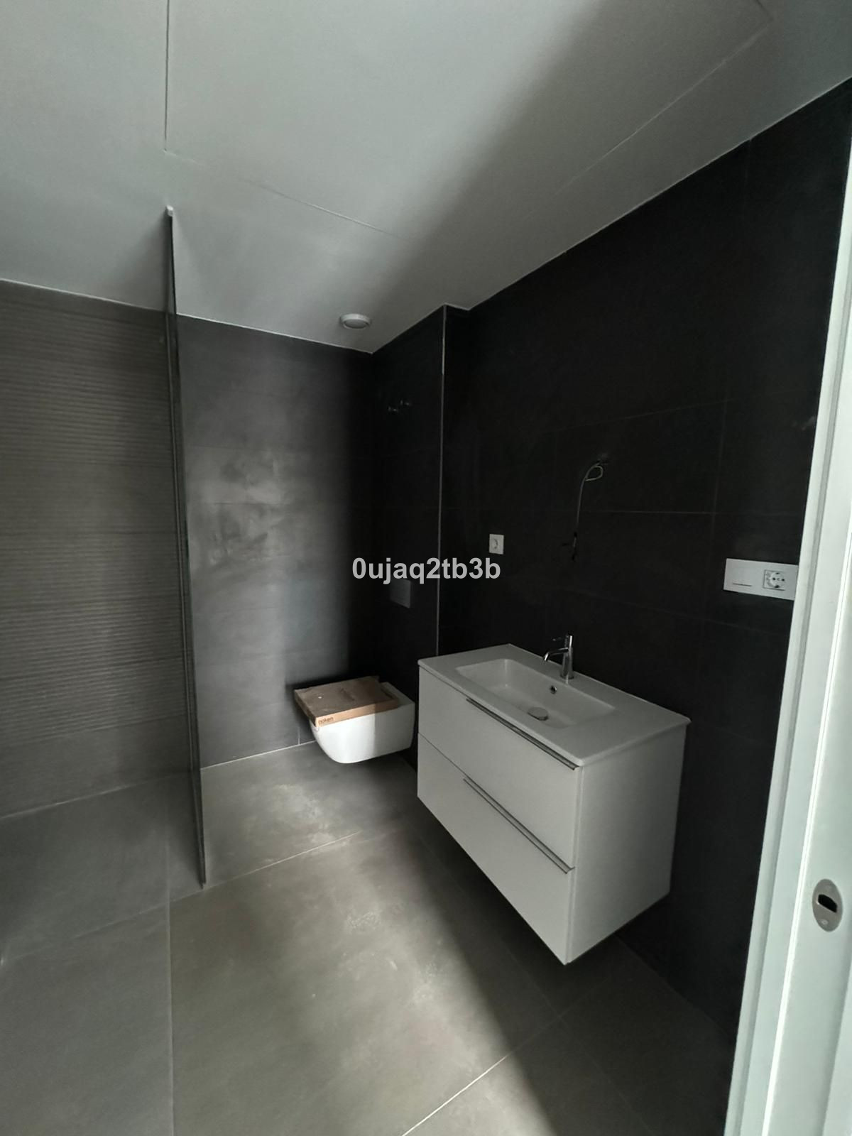 3 Bedroom Apartment for Sale in Estepona — 3