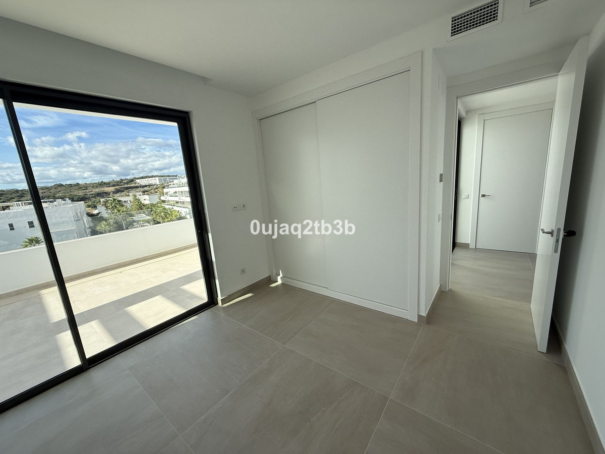 3 Bedroom Apartment for Sale in Estepona — 2