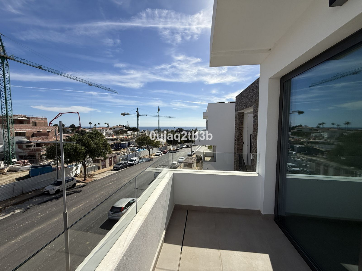 3 Bedroom Apartment for Sale in Estepona — 3