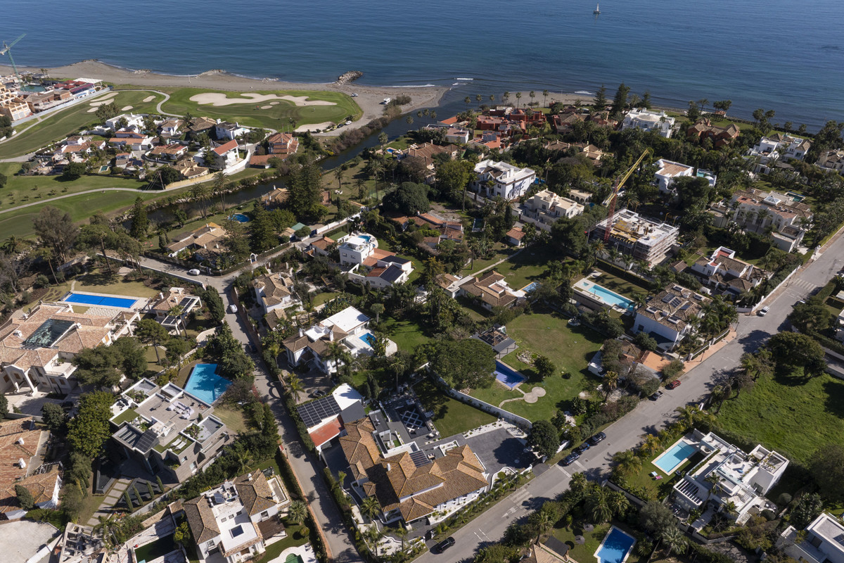 5 Bedroom Villa for Sale in Estepona — 3