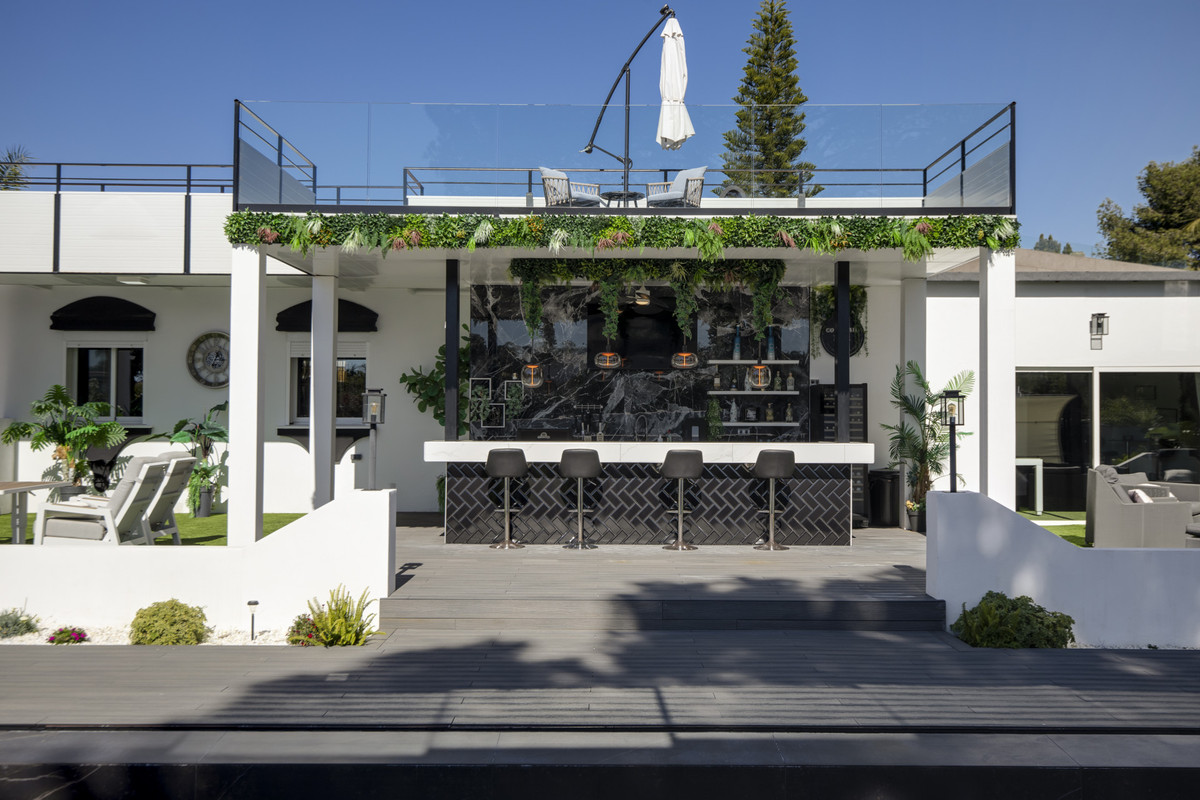 5 Bedroom Villa for Sale in Estepona — 5