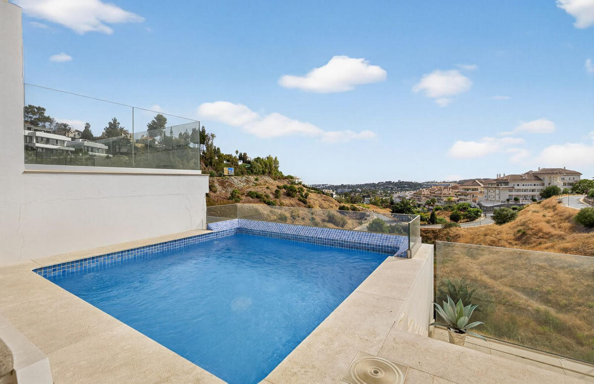 2 Bedroom Apartment for Sale in Nueva Andalucía — view 10