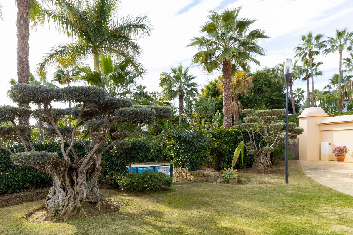 2 Bedroom Apartment for Sale in Puerto Banús — 4