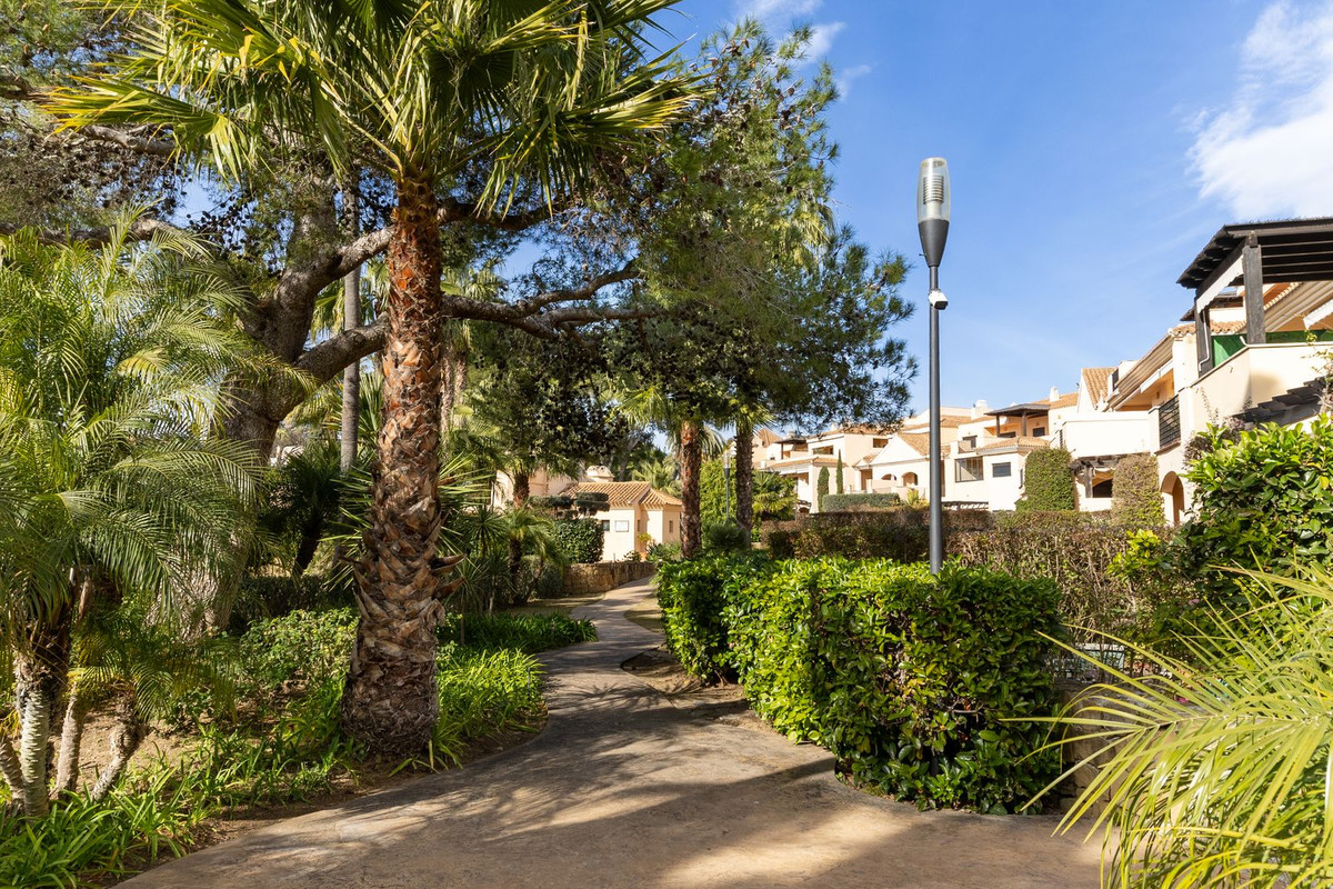 2 Bedroom Apartment for Sale in Puerto Banús — 5