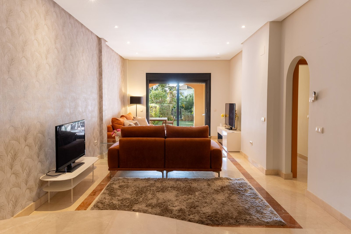 2 Bedroom Apartment for Sale in Puerto Banús — 7