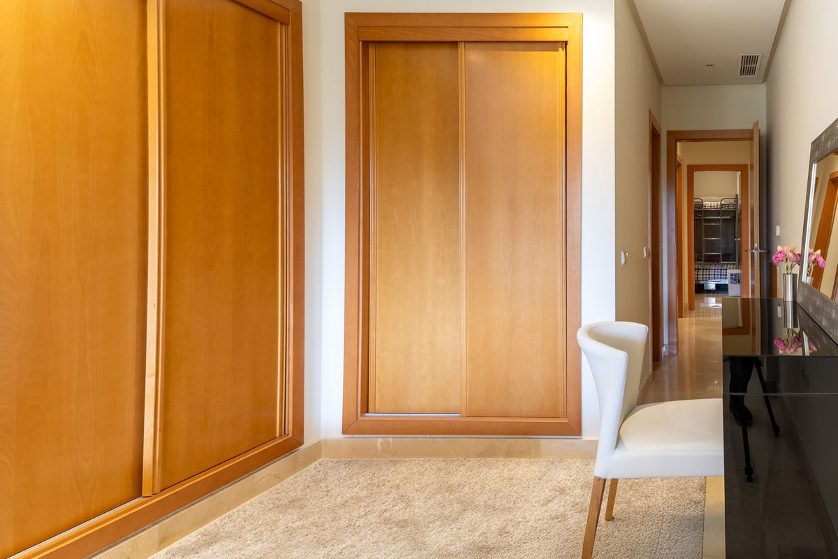 2 Bedroom Apartment for Sale in Puerto Banús — 9