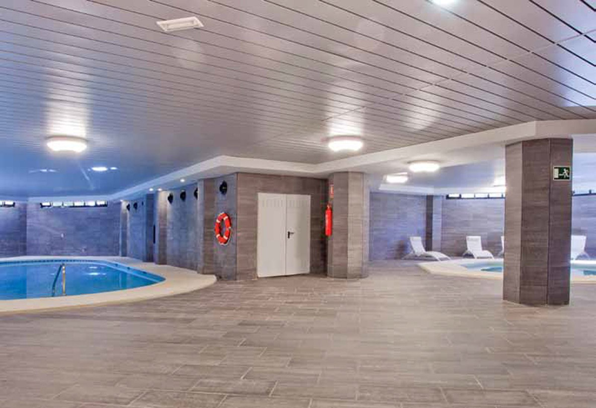 2 Bedroom Apartment for Sale in Puerto Banús — view 10