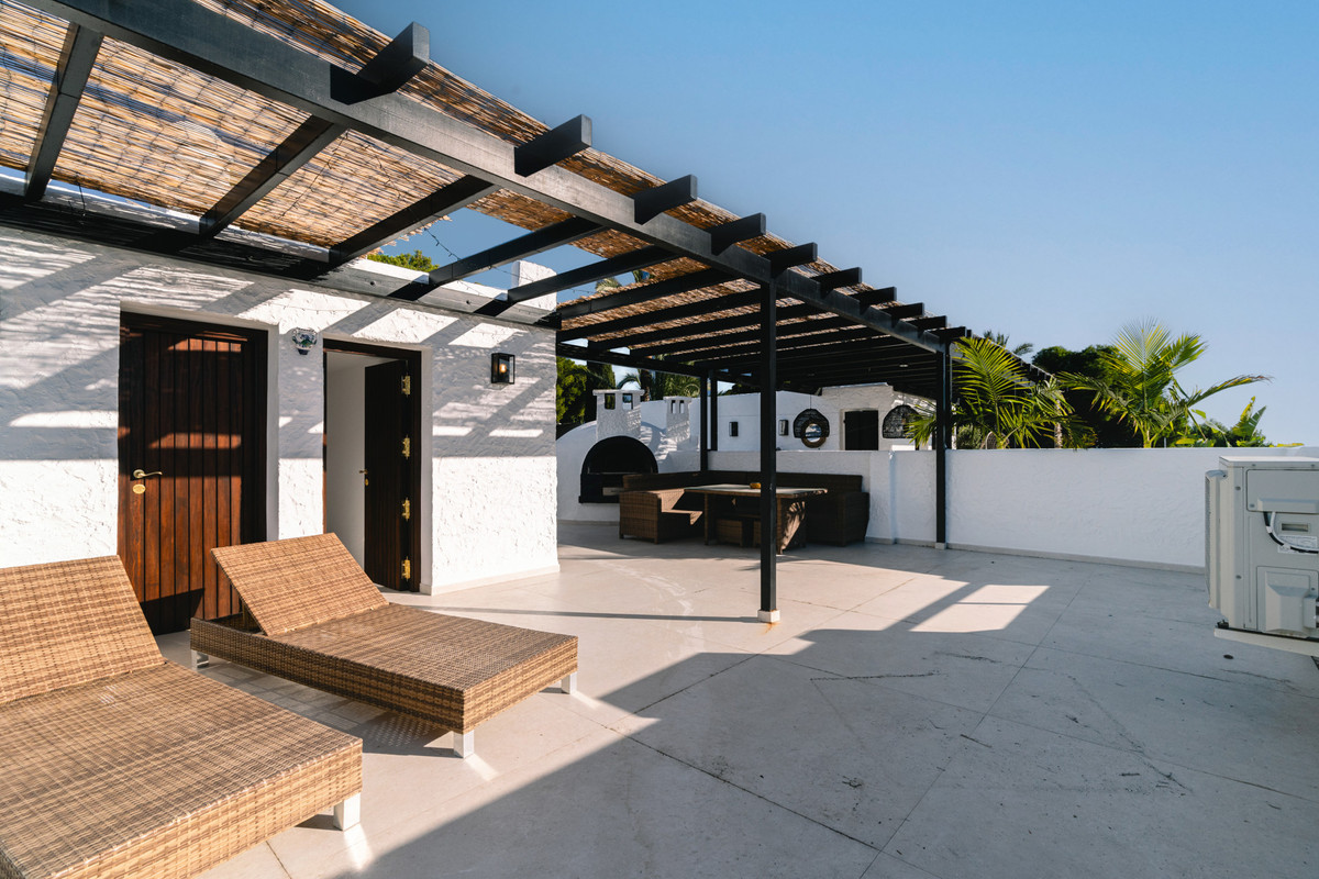3 Bedroom Apartment for Sale in Nueva Andalucía — 2