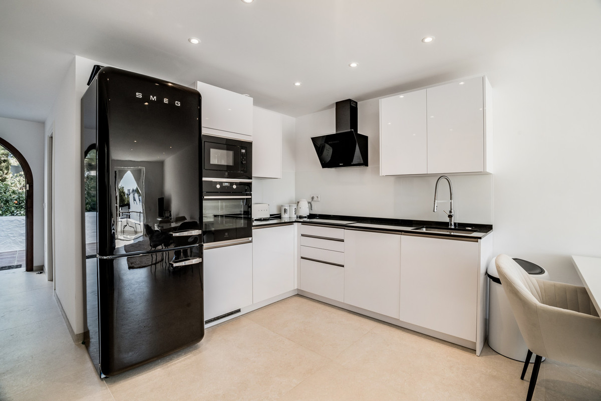 3 Bedroom Apartment for Sale in Nueva Andalucía — 5