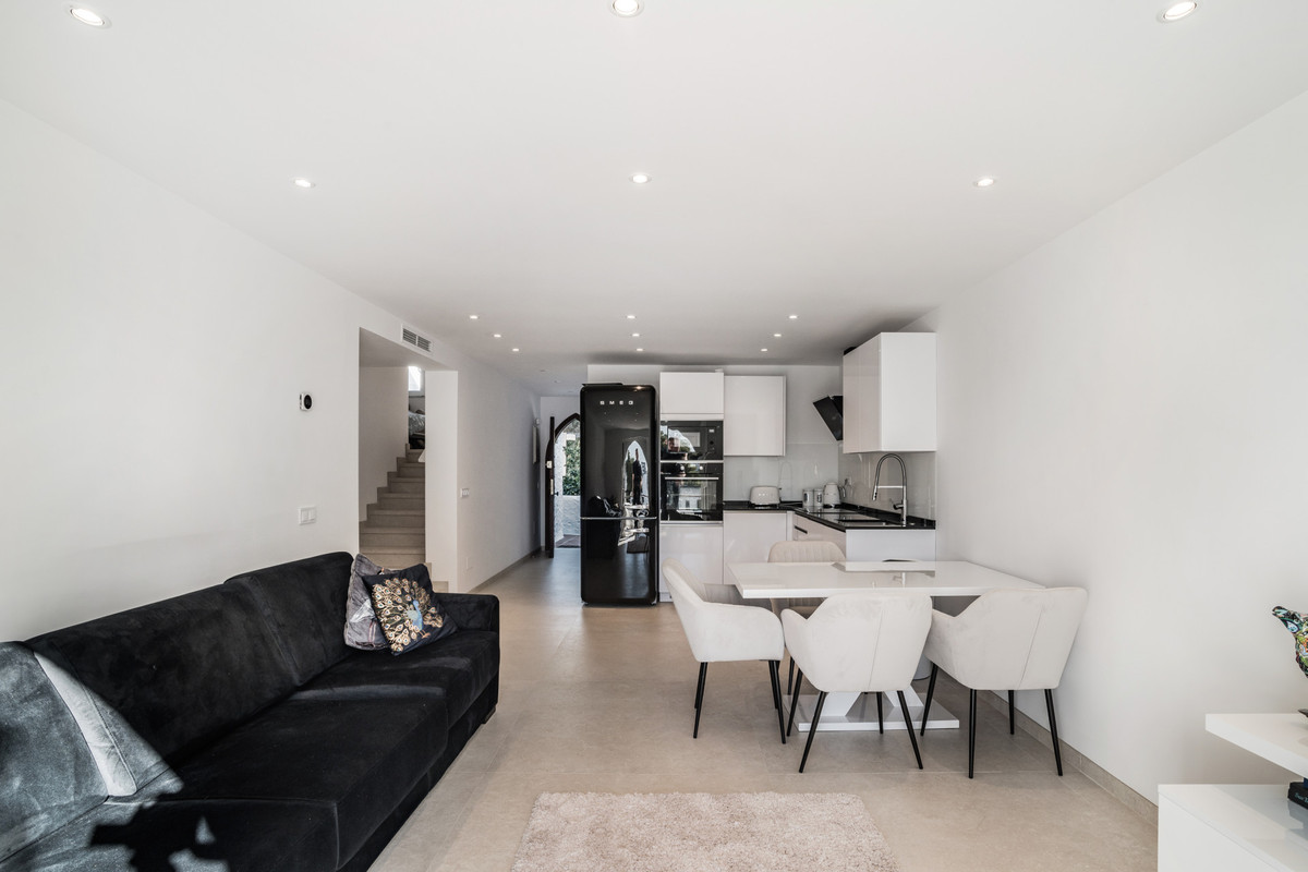 3 Bedroom Apartment for Sale in Nueva Andalucía — 7