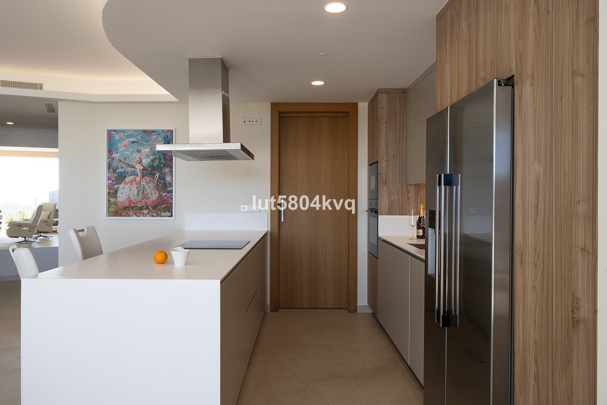 3 Bedroom Apartment for Sale in Benahavís — 6