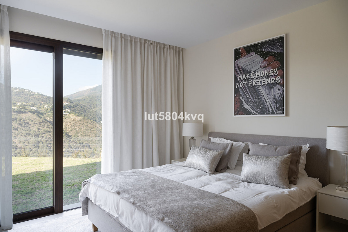 3 Bedroom Apartment for Sale in Benahavís — 9