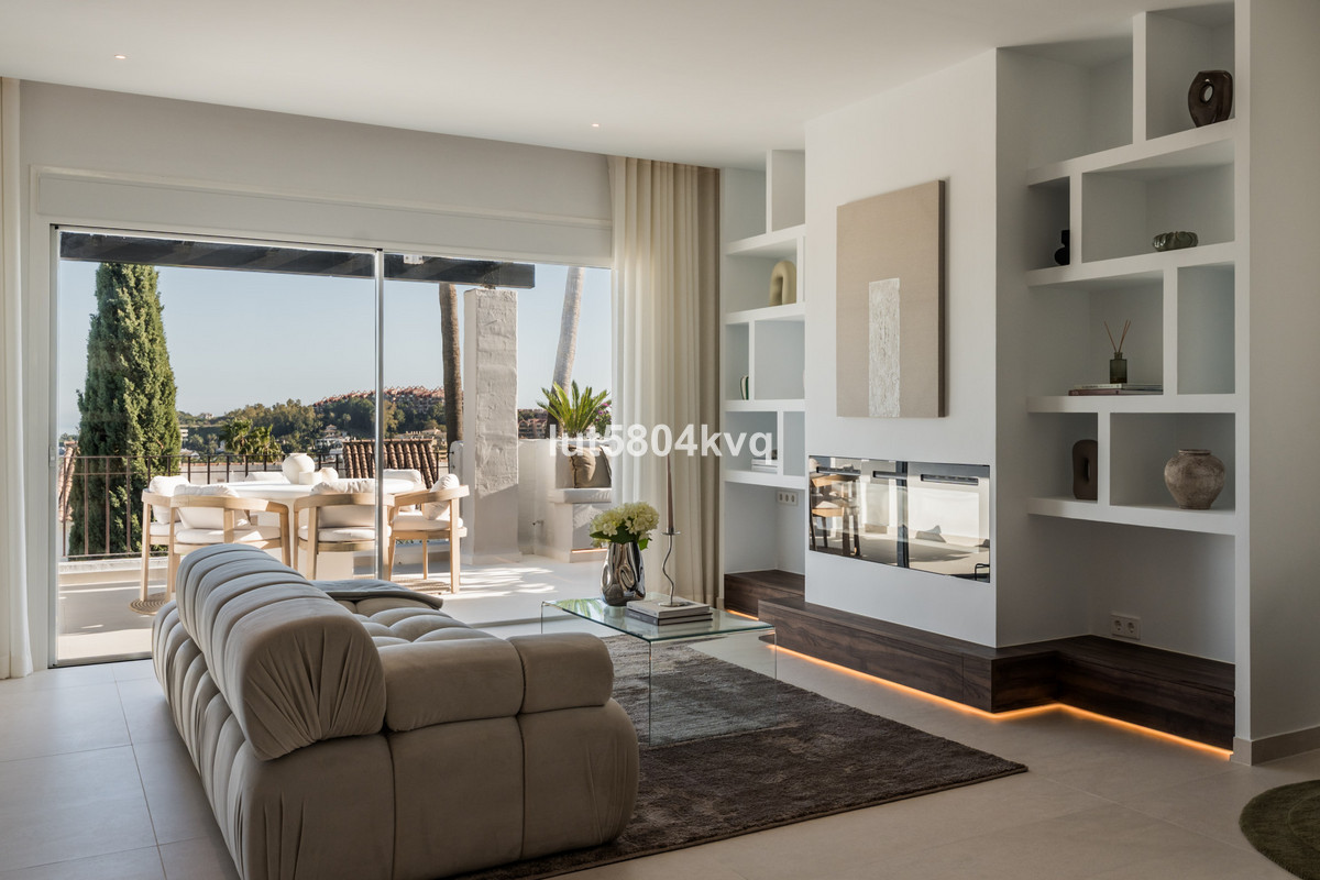 3 Bedroom Apartment for Sale in Nueva Andalucía — 2
