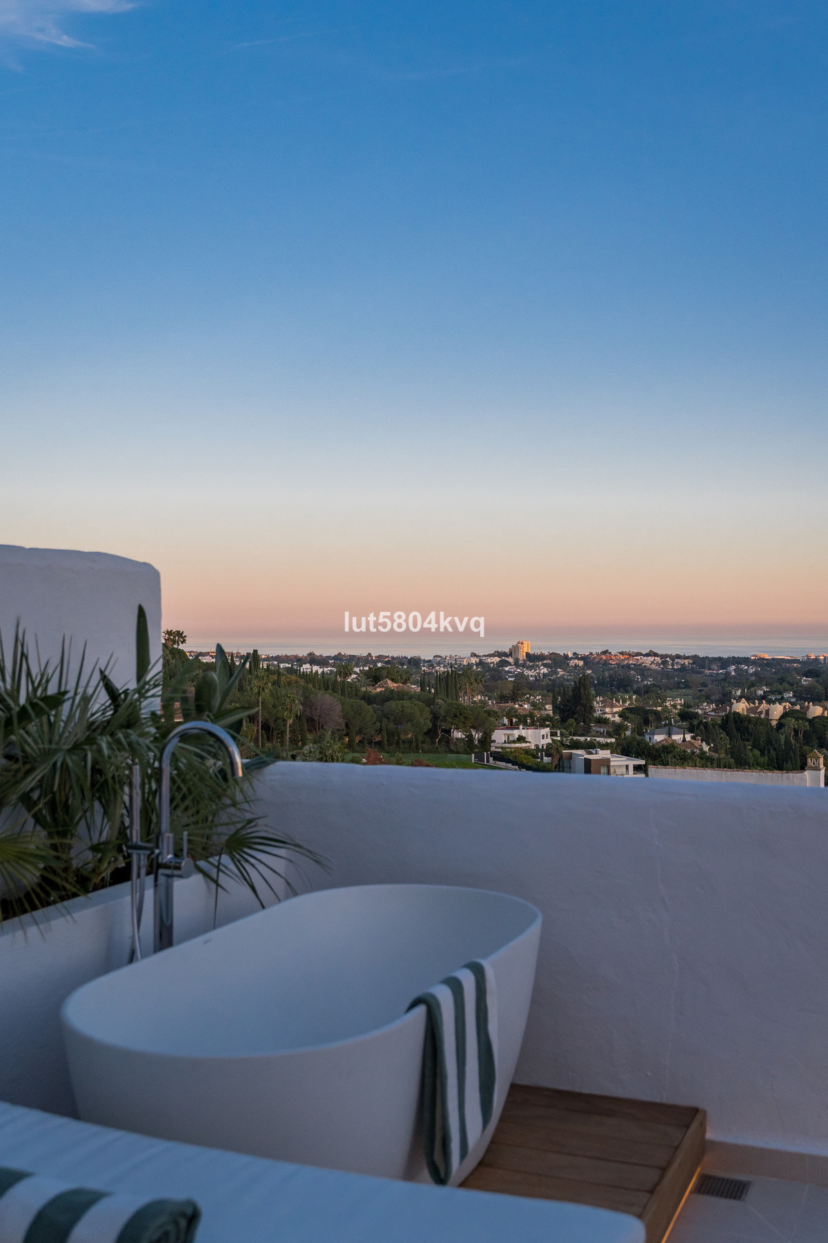 3 Bedroom Apartment for Sale in Nueva Andalucía — 5