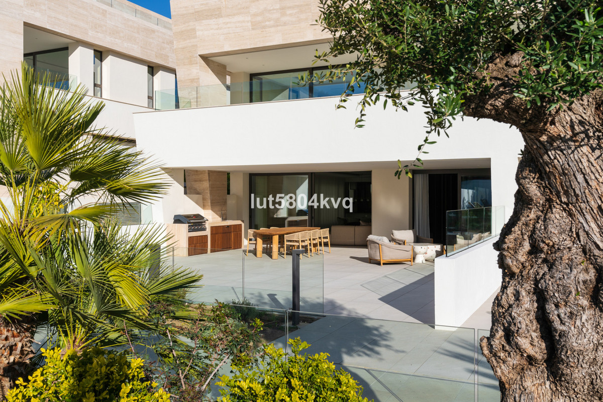 4 Bedroom Apartment for Sale in The Golden Mile — 3