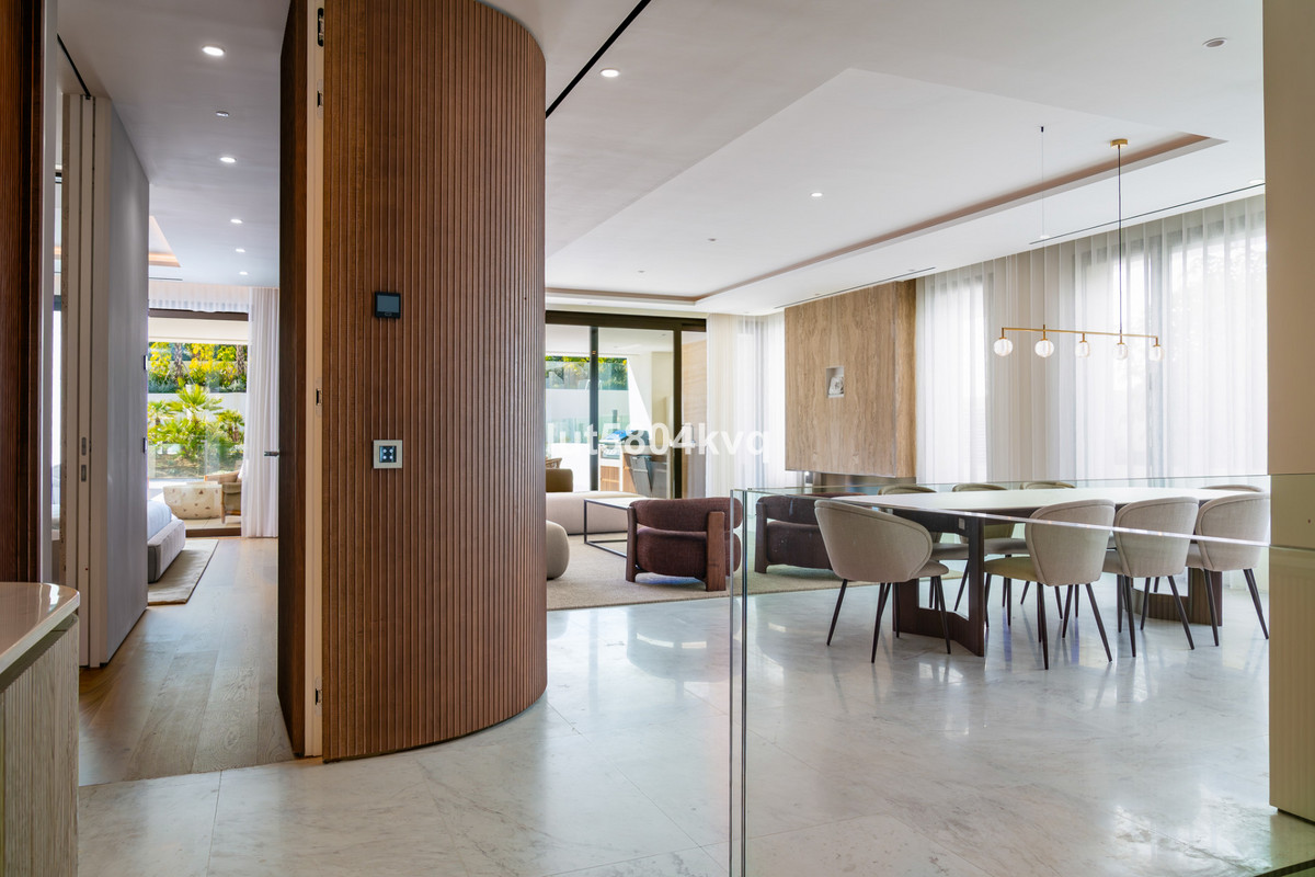 4 Bedroom Apartment for Sale in The Golden Mile — 4