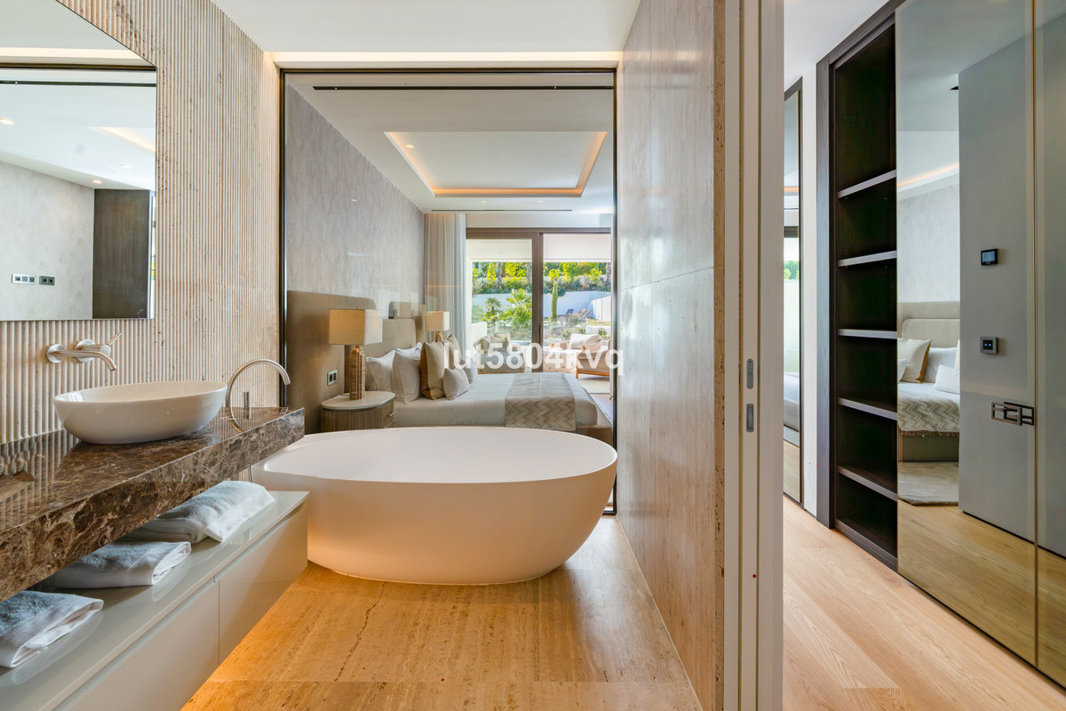 4 Bedroom Apartment for Sale in The Golden Mile — 5