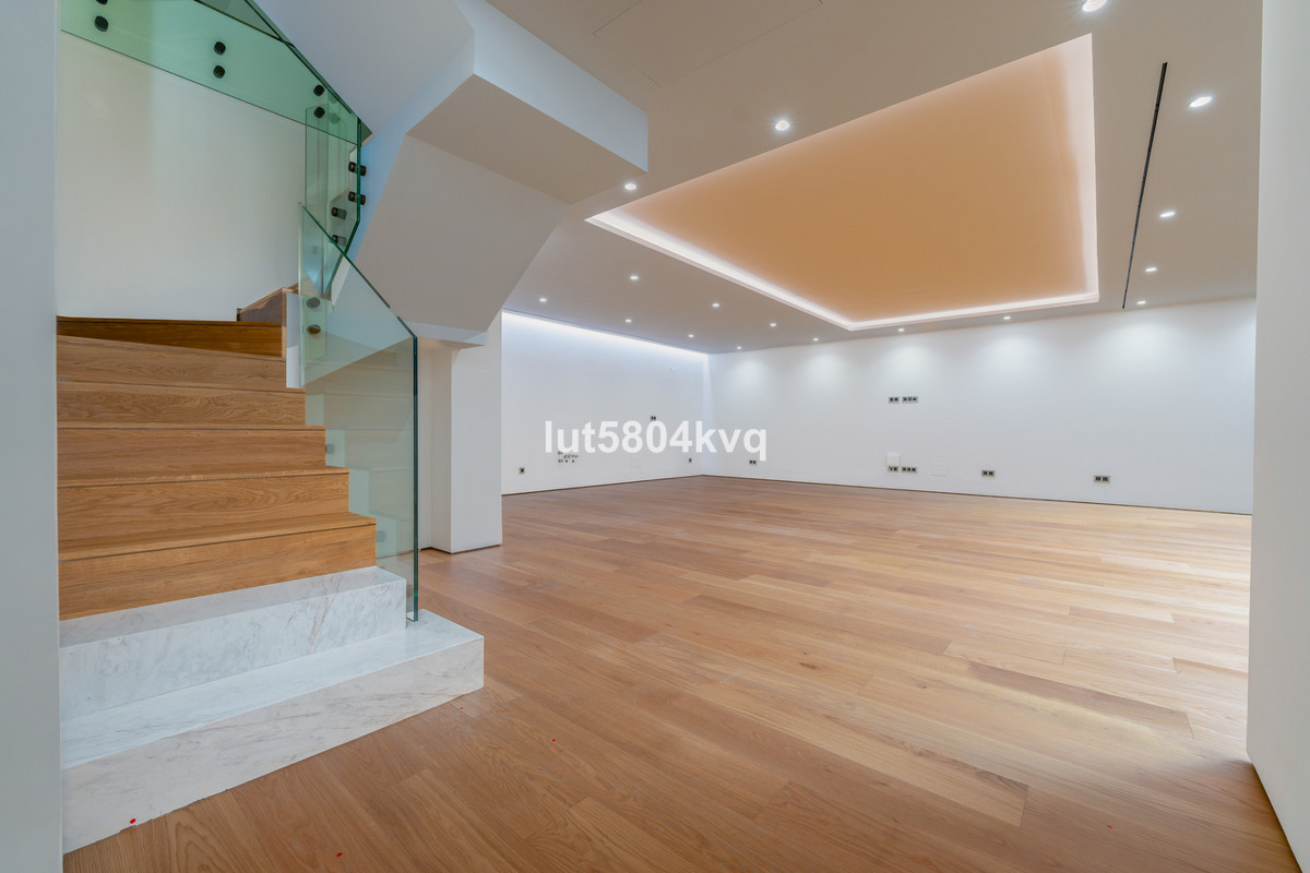 4 Bedroom Apartment for Sale in The Golden Mile — 6