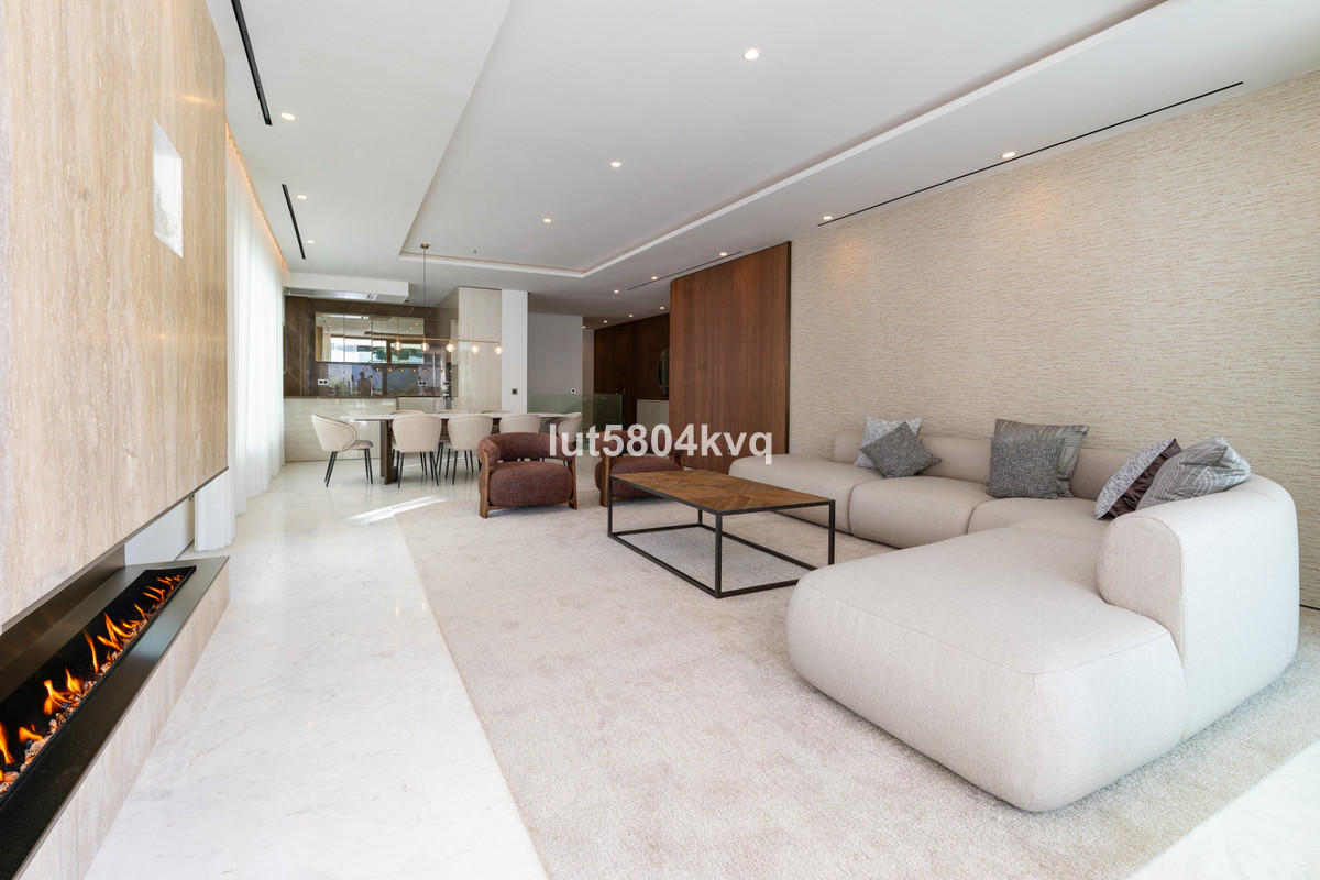 4 Bedroom Apartment for Sale in The Golden Mile — view 10
